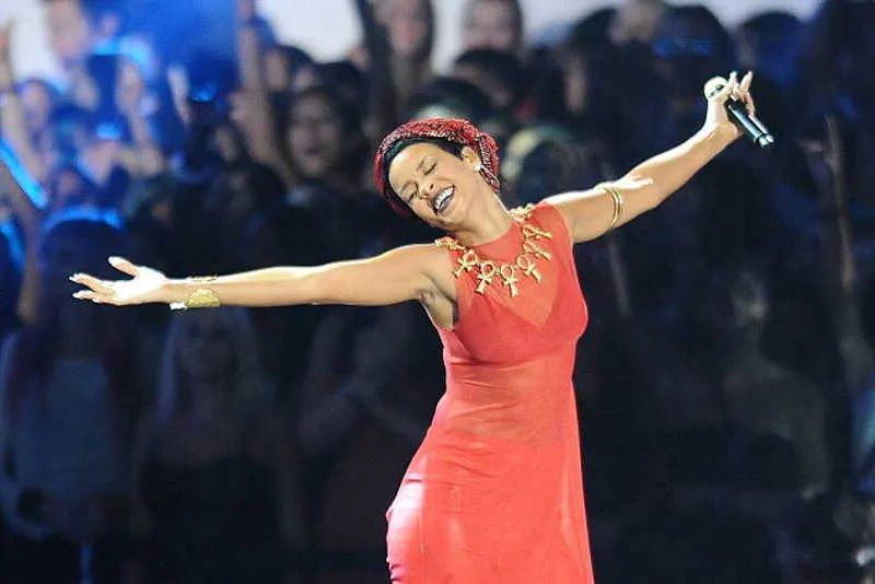 Rihanna wearing ankh necklace